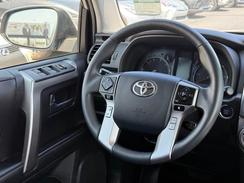 Toyota 4Runner Vehicle Image 12