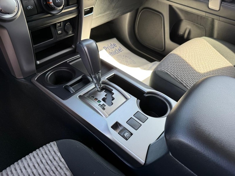 Toyota 4Runner Vehicle Image 19