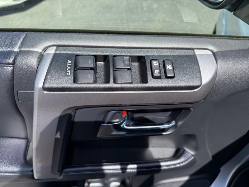 Toyota 4Runner Vehicle Image 23