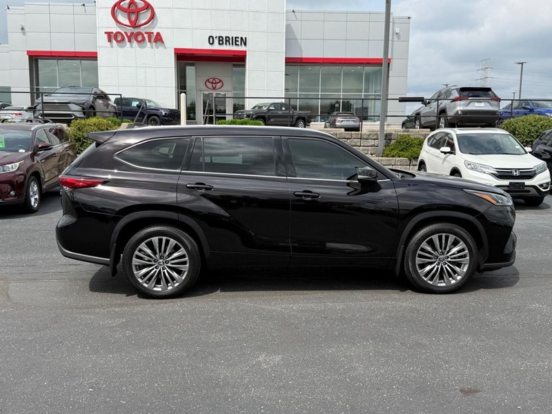 Toyota Highlander Vehicle Image 02