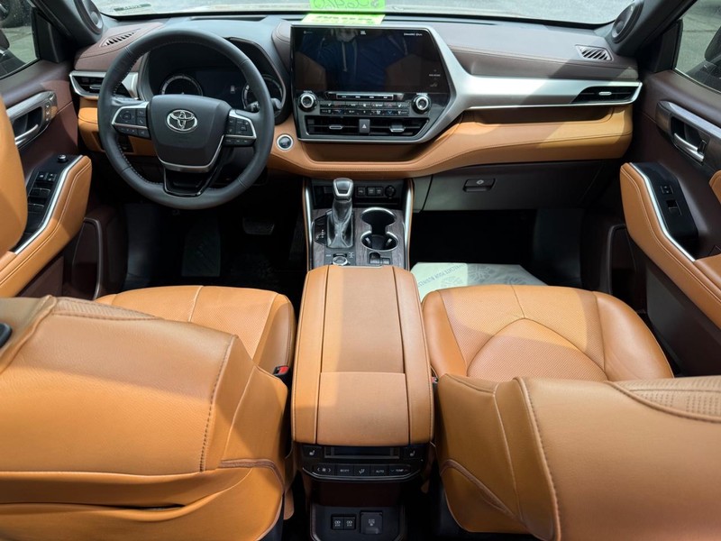 Toyota Highlander Vehicle Image 14