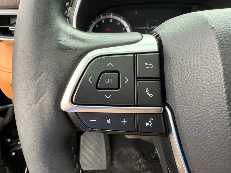 Toyota Highlander Vehicle Image 16