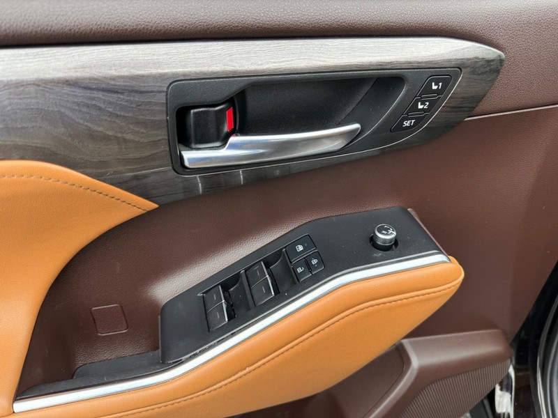 Toyota Highlander Vehicle Image 26