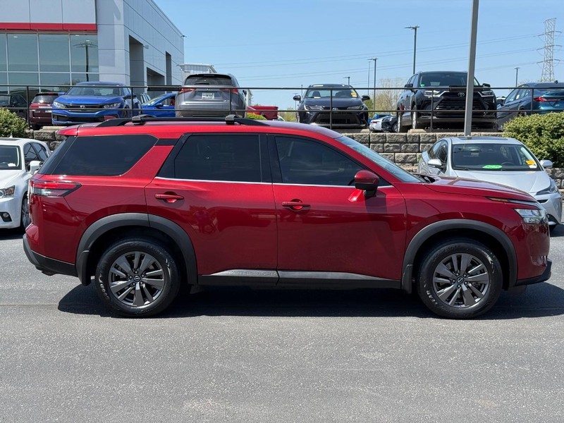 Nissan Pathfinder Vehicle Image 02