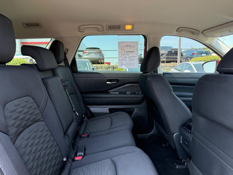 Nissan Pathfinder Vehicle Image 10