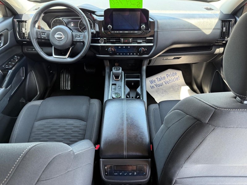 Nissan Pathfinder Vehicle Image 12