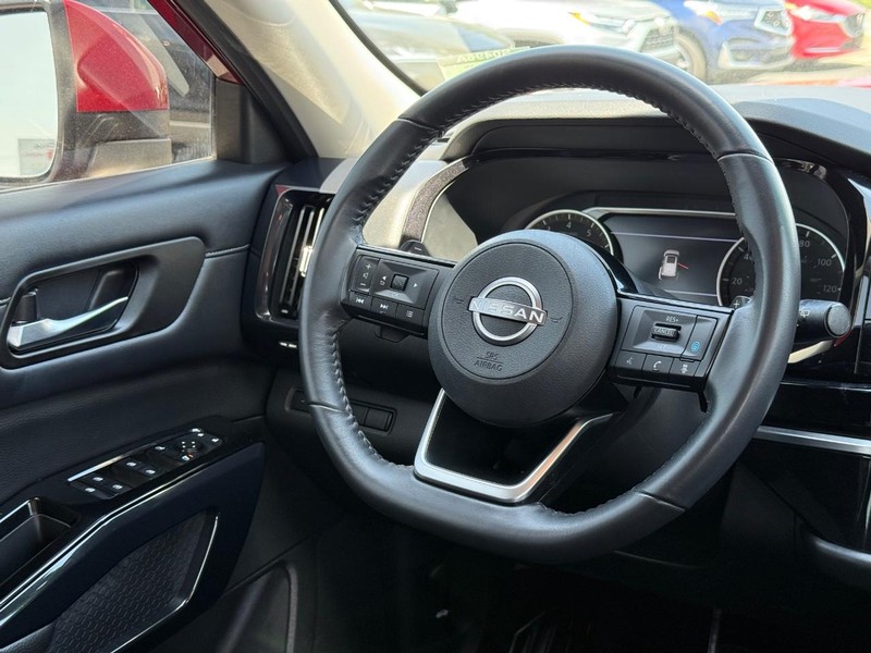 Nissan Pathfinder Vehicle Image 13