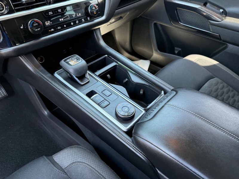 Nissan Pathfinder Vehicle Image 21