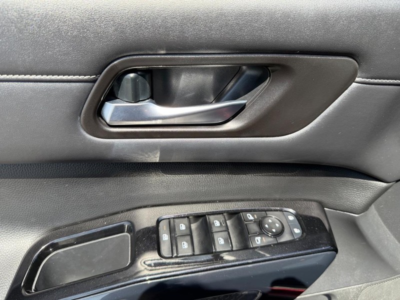 Nissan Pathfinder Vehicle Image 25