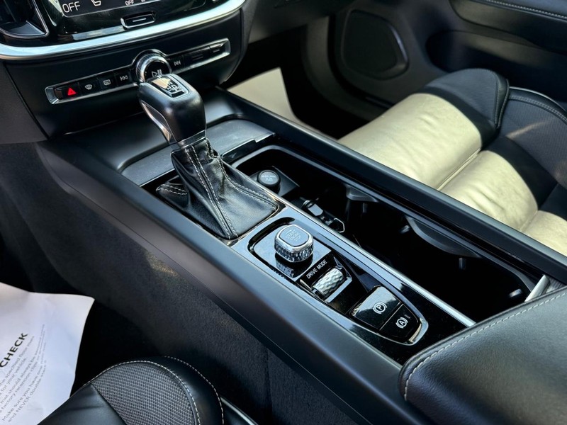 Volvo S60 Vehicle Image 19