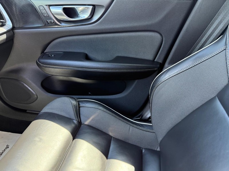 Volvo S60 Vehicle Image 20