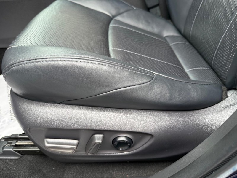 Toyota Venza Vehicle Image 26