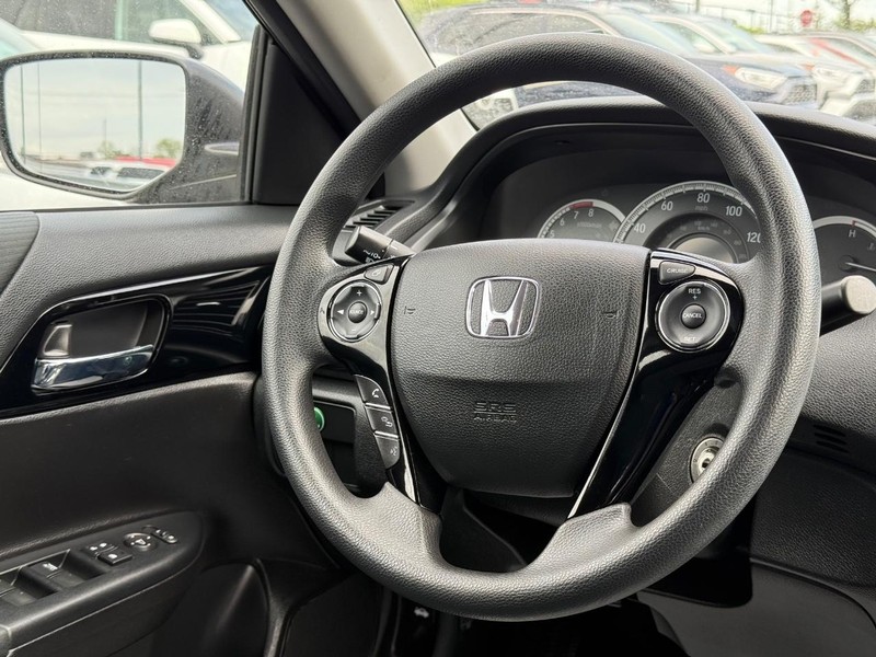 Honda Accord Sedan Vehicle Image 12