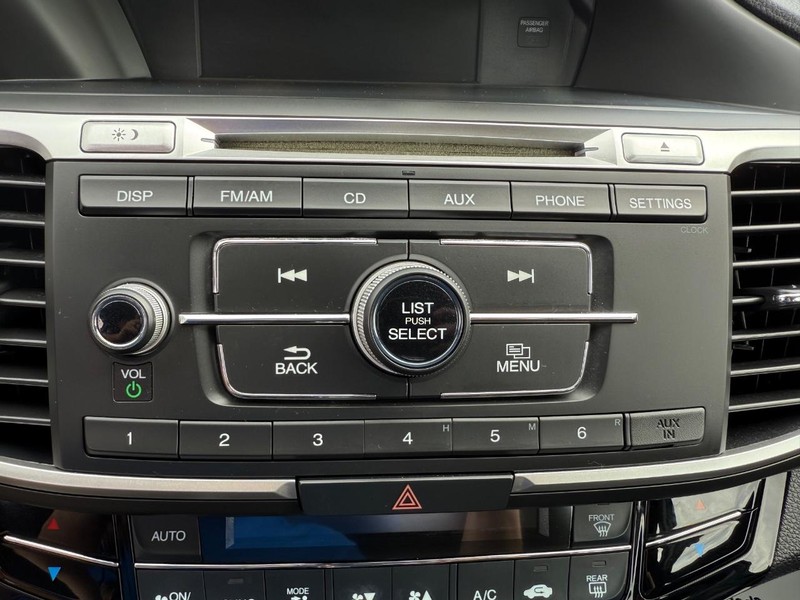 Honda Accord Sedan Vehicle Image 15