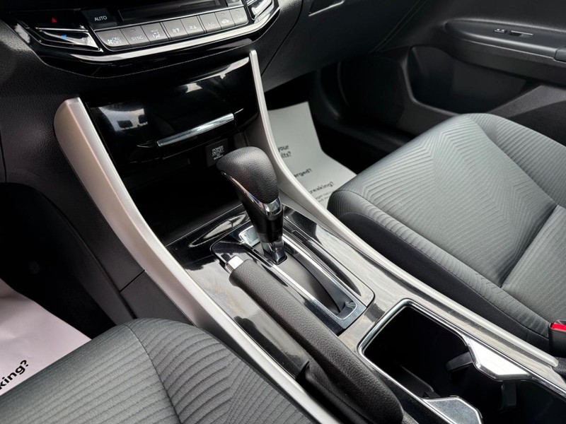 Honda Accord Sedan Vehicle Image 18