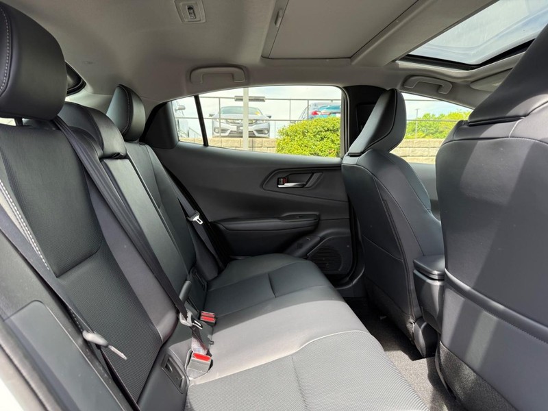 Toyota Prius Vehicle Image 04