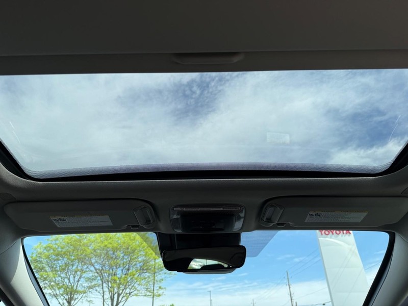 Toyota Prius Vehicle Image 05