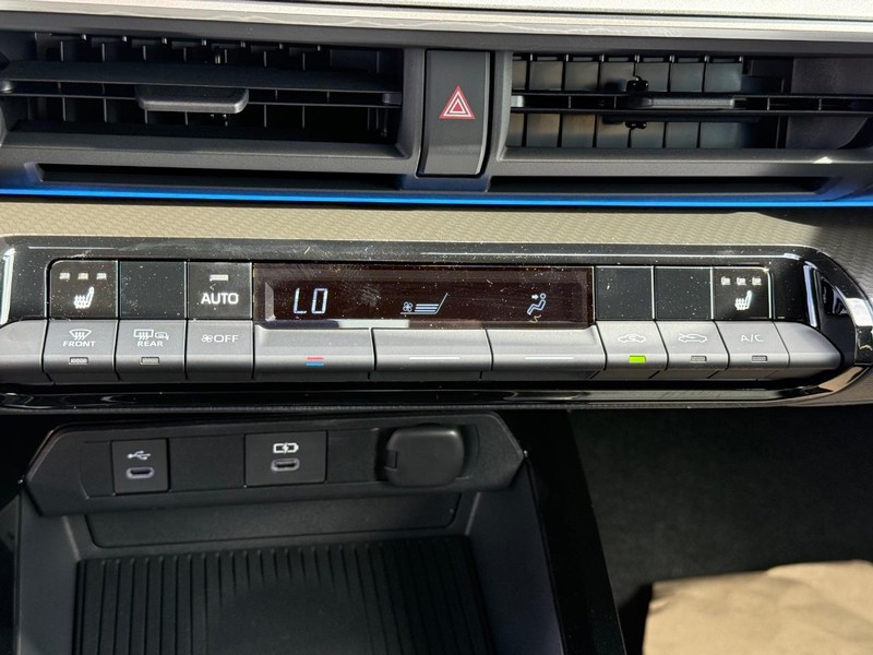Toyota Prius Vehicle Image 14