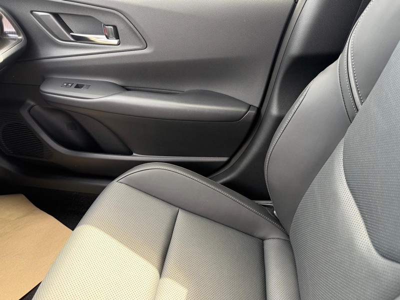Toyota Prius Vehicle Image 16