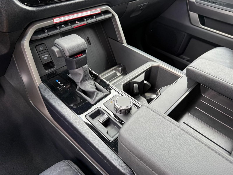 Toyota Tundra 4WD Vehicle Image 13