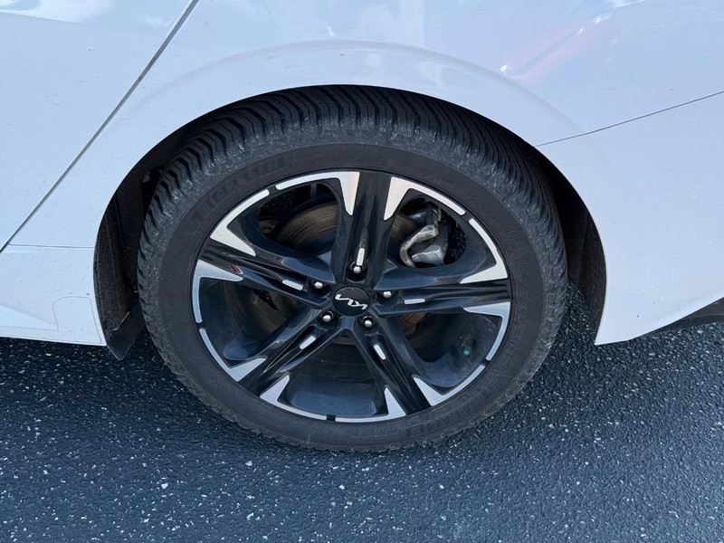 Kia K5 Vehicle Image 06