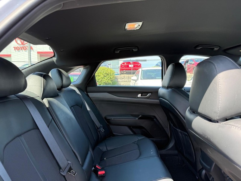 Kia K5 Vehicle Image 09