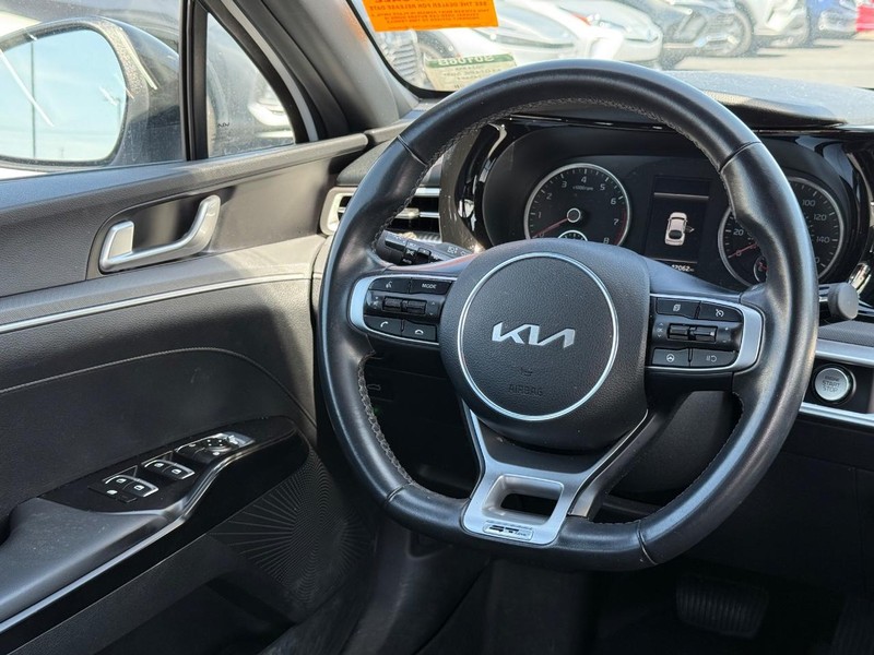 Kia K5 Vehicle Image 11
