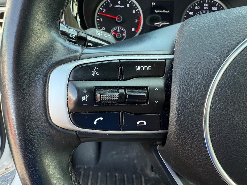 Kia K5 Vehicle Image 12