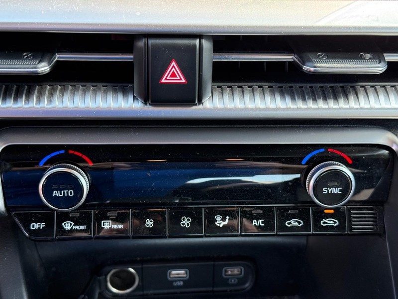 Kia K5 Vehicle Image 17