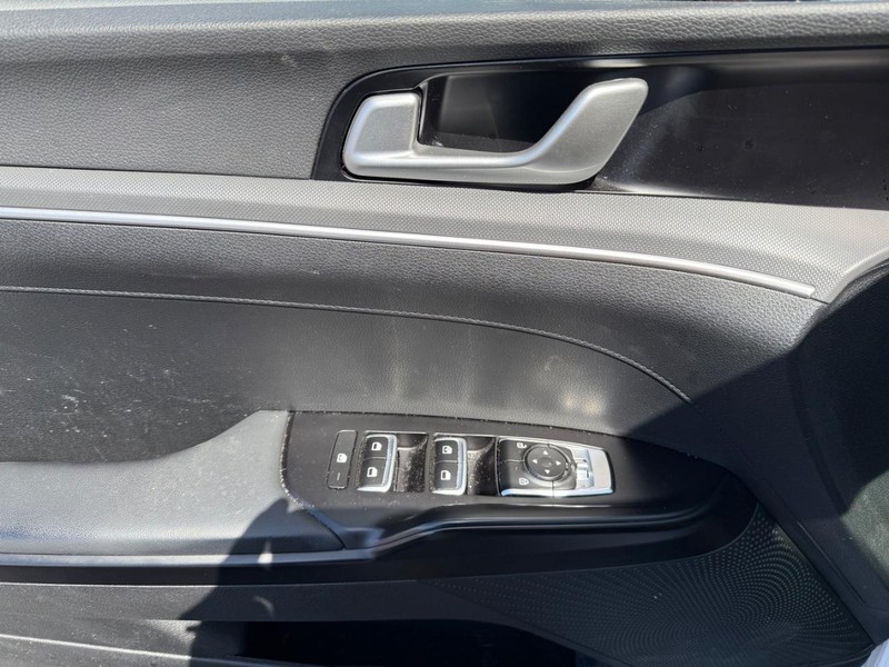 Kia K5 Vehicle Image 22