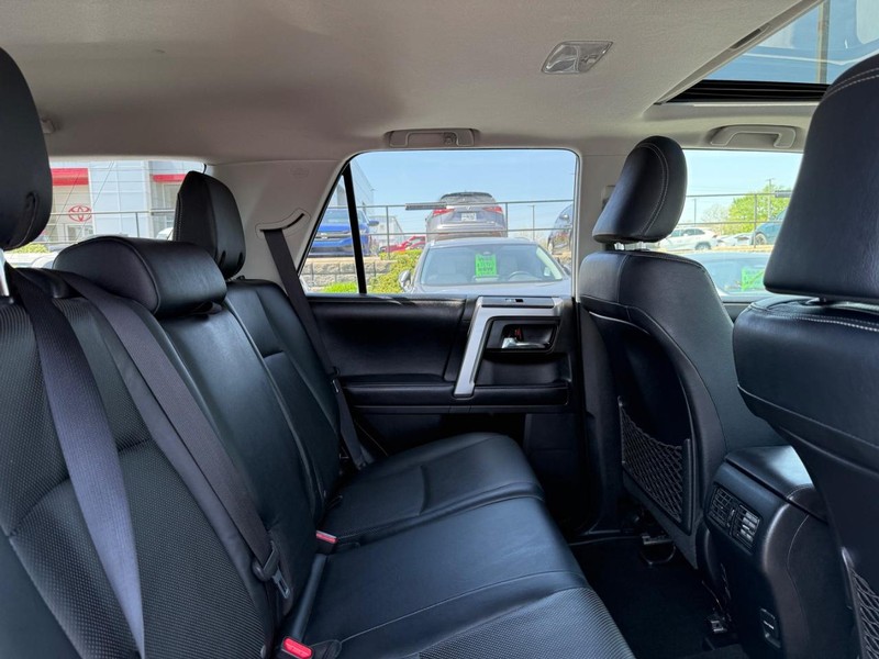 Toyota 4Runner Vehicle Image 10