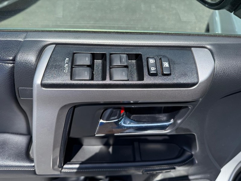 Toyota 4Runner Vehicle Image 25
