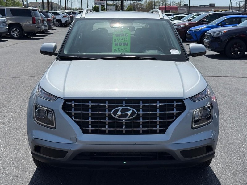 Hyundai Venue Vehicle Image 09
