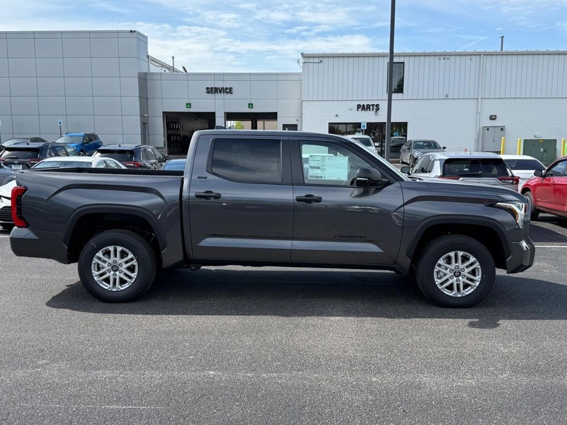 Toyota Tundra 4WD Vehicle Image 02