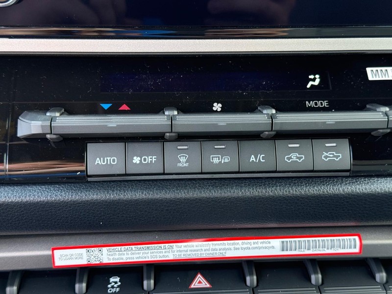 Toyota Tundra 4WD Vehicle Image 12