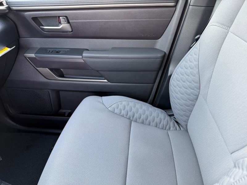Toyota Tundra 4WD Vehicle Image 14
