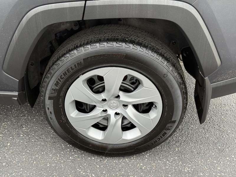 Toyota RAV4 Vehicle Image 06