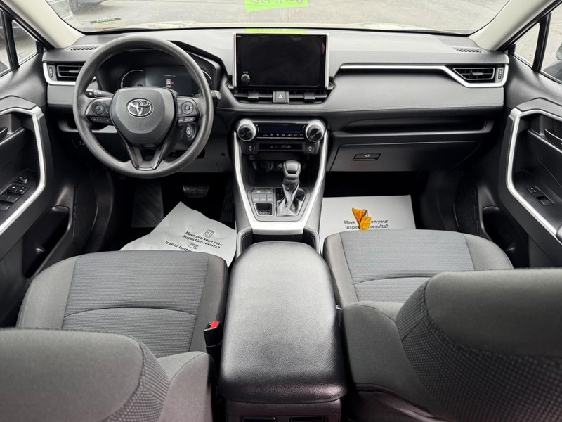 Toyota RAV4 Vehicle Image 11
