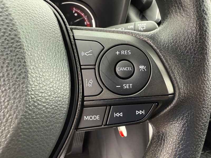 Toyota RAV4 Vehicle Image 14