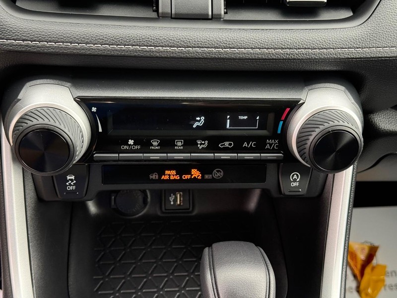 Toyota RAV4 Vehicle Image 17