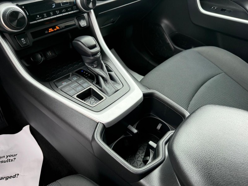 Toyota RAV4 Vehicle Image 18