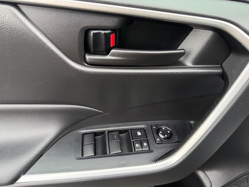 Toyota RAV4 Vehicle Image 22