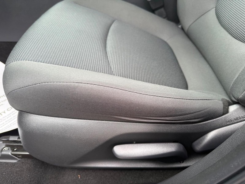 Toyota RAV4 Vehicle Image 23
