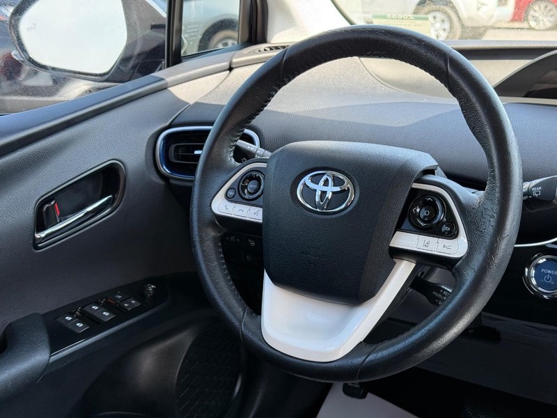 Toyota Prius Vehicle Image 12