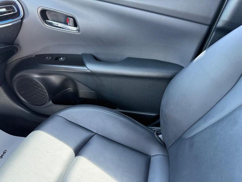 Toyota Prius Vehicle Image 21