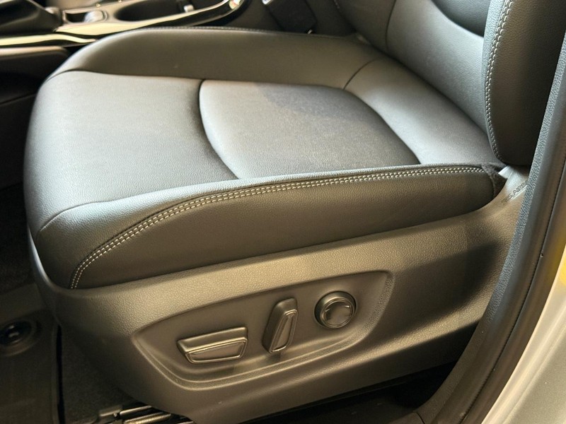 Toyota Corolla Cross Vehicle Image 18
