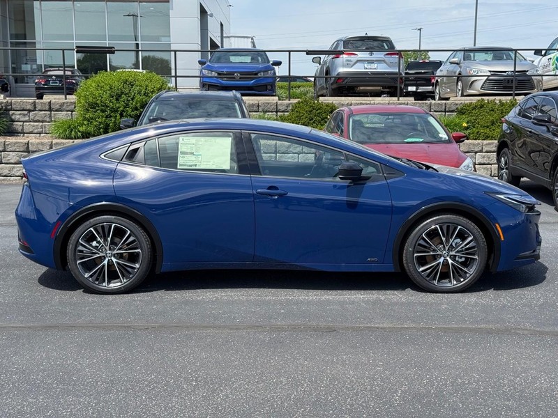 Toyota Prius Vehicle Image 02