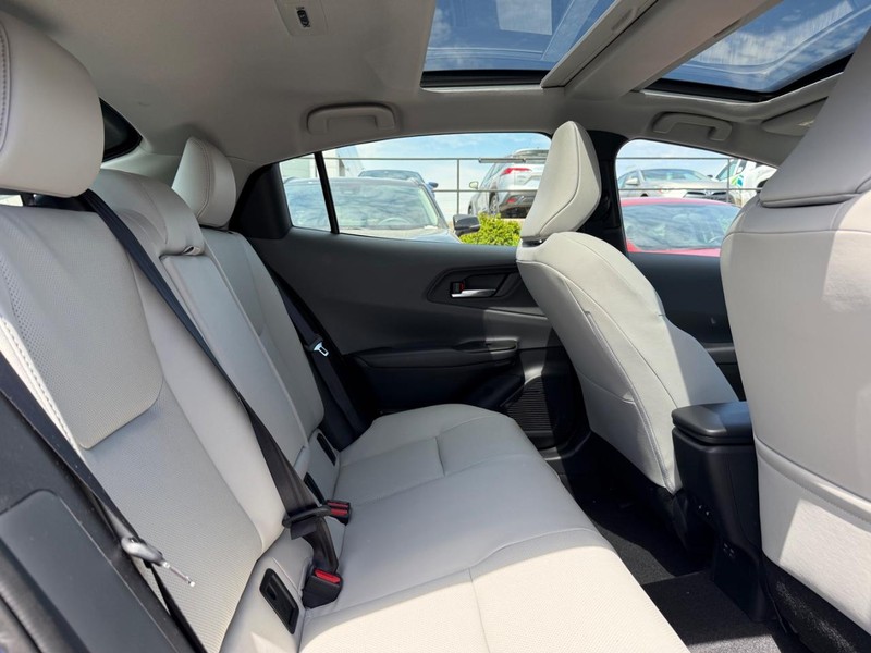 Toyota Prius Vehicle Image 04