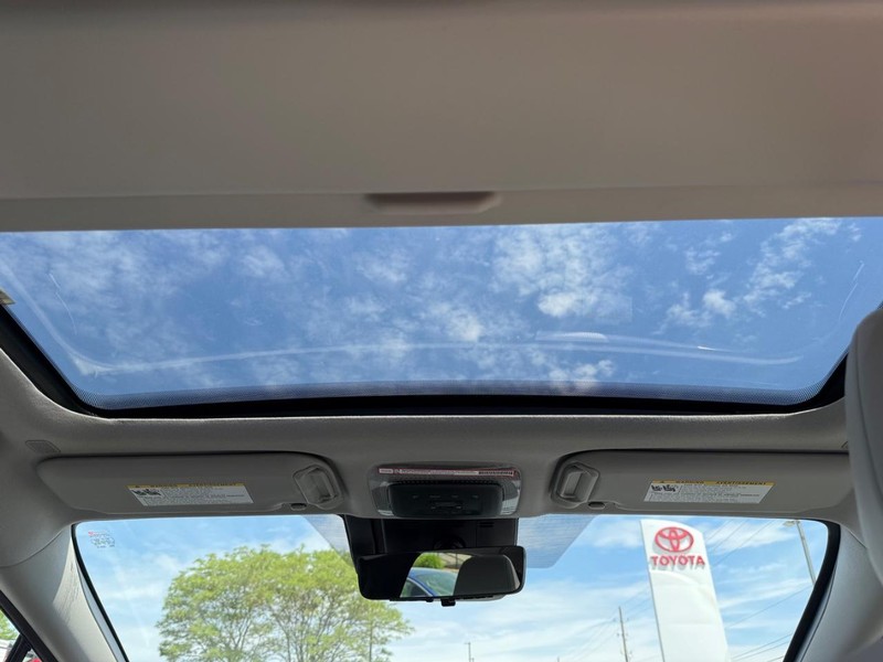 Toyota Prius Vehicle Image 05