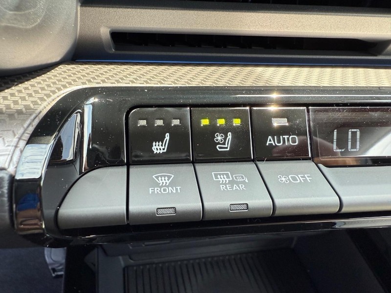 Toyota Prius Vehicle Image 11